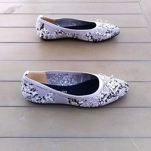 Vince Camuto flats